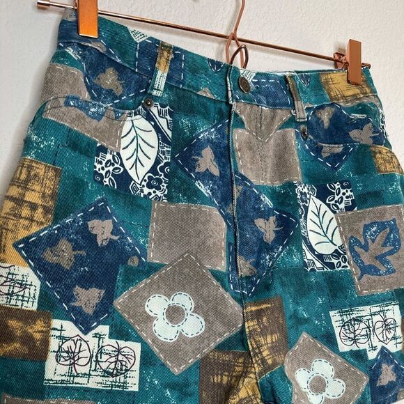 Vintage printed denim natural waist shorts - Picture 4 of 8